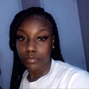 Meet your Posher, Walida